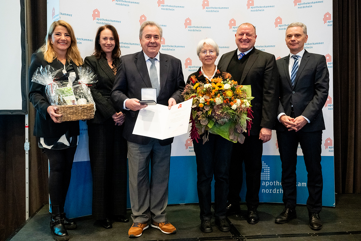 Prof. Dr. Herbert Limpens wurde mit der Ehrengabe der AKNR ausgezeichnet